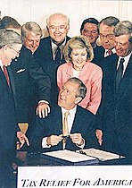 7 iunie: George W. Bush semnează Actul dezvoltării economice și reconcilierii impozitelor
