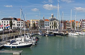 View to a port and a street (de Nieuwendijk)