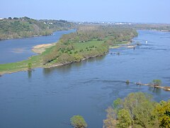 La isla de Neuve desde el paseo de Champalud a Champtoceaux.