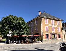 photo en couleur d'un hôtel