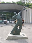 Arquer olímpic (2012), de Rosa Serra, Avinguda de l'Estadi.