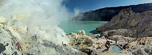 Sulfur mining in Kawah Ijen - Indonesia - 20110608