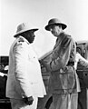 Charles de Gaulle ak gouvènè-jeneral Félix Éboué nan peyi Tchad alantou oktòb 1940.