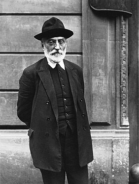 Miguel Unamuno, espainiar izaera eta haren modernotasuna babestu zituen, baita euskararen bazterketa ere