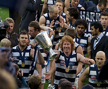Cameron Ling holding the 2009 premiership cup aloft