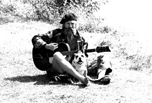 Vivian Stanshall and Bones, towpath, Shepperton, England, 1980.jpg