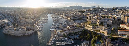 Vue panoramique du Vieux-Port.