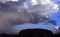 Uluru mit Regenbogen