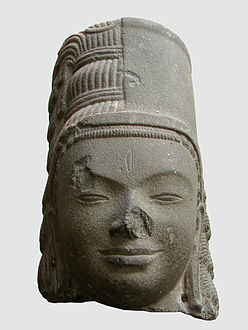 Harihara (Shiva et Vishnou), art khmer VIIe siècle, grès, province de Takeo, Style de Phnom Da. Cambodge.