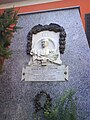 Monumento a Giovanni Battista Scapaccino sul piazzale del municipio