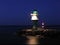 English: Lighthouse at night