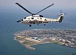 小松島航空基地上空を飛行するSH-60J