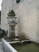 Fontaine ancienne du centre.