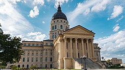 Kansas State Capitol in Topeka (44441302334) (cropped)