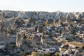 La vallée de Göreme et ses cheminées de fée dans le parc national de Göreme en Cappadoce.