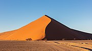 Thumbnail for File:Duna en Sossusvlei, Namibia, 2018-08-06, DD 002.jpg