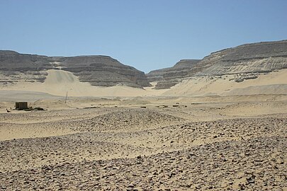 Vue sur la nécropole d'Oumm el-Qa'ab.