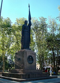 Monumento "A La Bandera" na praça central