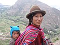 Quechua kvinde og barn i Andesbjergene i Peru