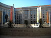 Международния център с Удроу Уилсън Плаза във Ващингтон (Woodrow Wilson International Center viewed from Wilson Plaza)