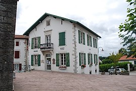 The town hall of Briscous