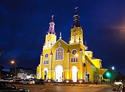 Vista Nocturna al templo chilote.