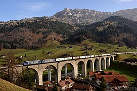 Re 465s on the Kander viaduct (northern approach)