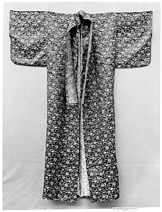 Kosode with single-layer collar, showing uncut okumi (front panel) edges which would generally be inside it