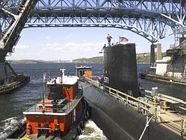 Nautilus, uit de vaart genomen, op weg naar thuishaven op 8 mei 2002, na conservatie door Electric Boat Corporation.