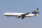 Vor 25 Jahren, im Januar 1990 absolvierte die MD-11 ihren Erstflug. In der Frachterversion MD-11F galt sie bis zum Erscheinen der Boeing 777F im Jahr 2007 als das modernste und produktivste Frachtflugzeug ihrer Klasse. Im Bild die D-ALCL der Lufthansa Cargo bei der Landung in Frankfurt. KW 02 (ab 4. Januar 2015)