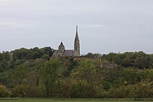 Usa ka kinatibuk-ang pagtan-aw sa Mont-Notre-Dame