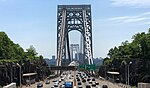 På George Washington Bridge går I-95 över Hudsonfloden och gränsen mellan delstaterna New York och New Jersey. Vy från New Jersey-sidan.