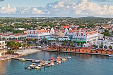 Vista de las edificaciones de Oranjestad capital de la isla de Aruba.