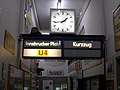 Anzeigeta­fel der West-Berliner U-Bahn-Linie 4 im Berliner U-Bahn-Museum