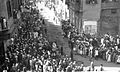 Manifestation nationaliste où est brandi le drapeau égyptien avec croissant, croix et étoile de David, Le Caire, 1919