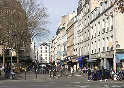 Le bas de la rue, vu depuis la place de la Bastille.