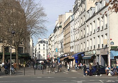 Le bas de la rue, vu depuis la place de la Bastille.