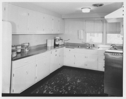 File:Mr. and Mrs. Lawrence W. Miller, residence in Nantucket, Massachusetts. LOC gsc.5a19896.tif