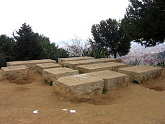 L'ordre d'avui (1999), d'Ian Hamilton Finlay, Parc del Carmel.