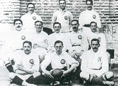 لاعبو فريق ريال مدريد في سنوات تأسيسه الأولى (1906).
