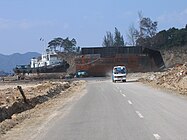 Sebuah Kapal tampak hanyut