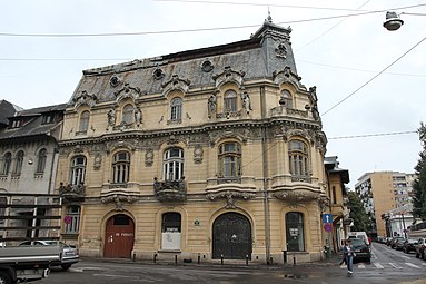 Casa în septembrie 2011, înainte de începerea renovării