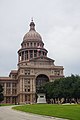 Texas State Capitol building-close oblique view / Edificio del Capitolio Estatal de Texas (vista oblicua)