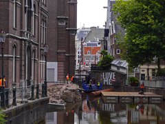 The old canal quay of Grimburgwal was collapsed in Fall 2020; the brick buildings did not have any harm, happily. It was a big warning for Amsterdam, the canal city of North Europe. Free photo old Amsterdam by Fons Heijnsbroek, 2020.tif