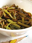 Adobong kangkong (de espinacas de agua)