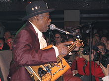 Diddley performing in 2005