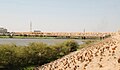 Pont fuq in-Nil l-Abjad li jgħaqqad il-belt ma' Khartoum]]