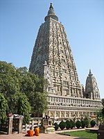 Mahabodhi Tapınağı, taş üzerine oyulmuş bir gökdelen gibi yükseliyor.