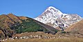 Il-Muntanja Kazbek, id-Distrett ta' Kazbegi (Ġorġjan: ყაზბეგის მუნიციპალიტეტი ), fir-reġjun ta' Mtskheta-Mtianeti fil-Lvant-Tramuntana tal-Ġeorġja.