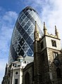 30 St Mary Axe, «The Gherkin», karakteristisk bygg i City of London.